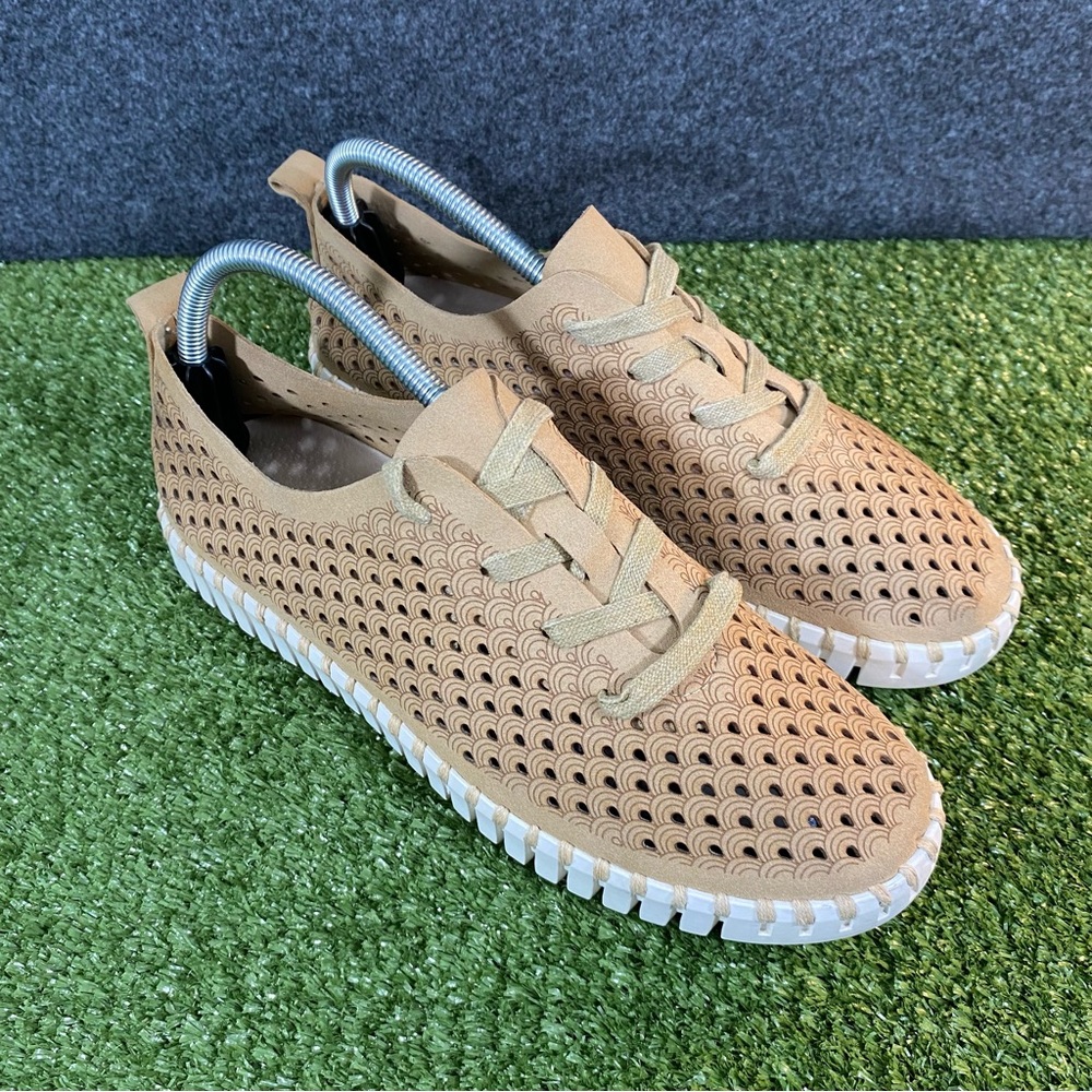 Ilse Jacobsen Tulip Tan Perforated Leather Lace-Up Size 10.5 Casual Sneakers